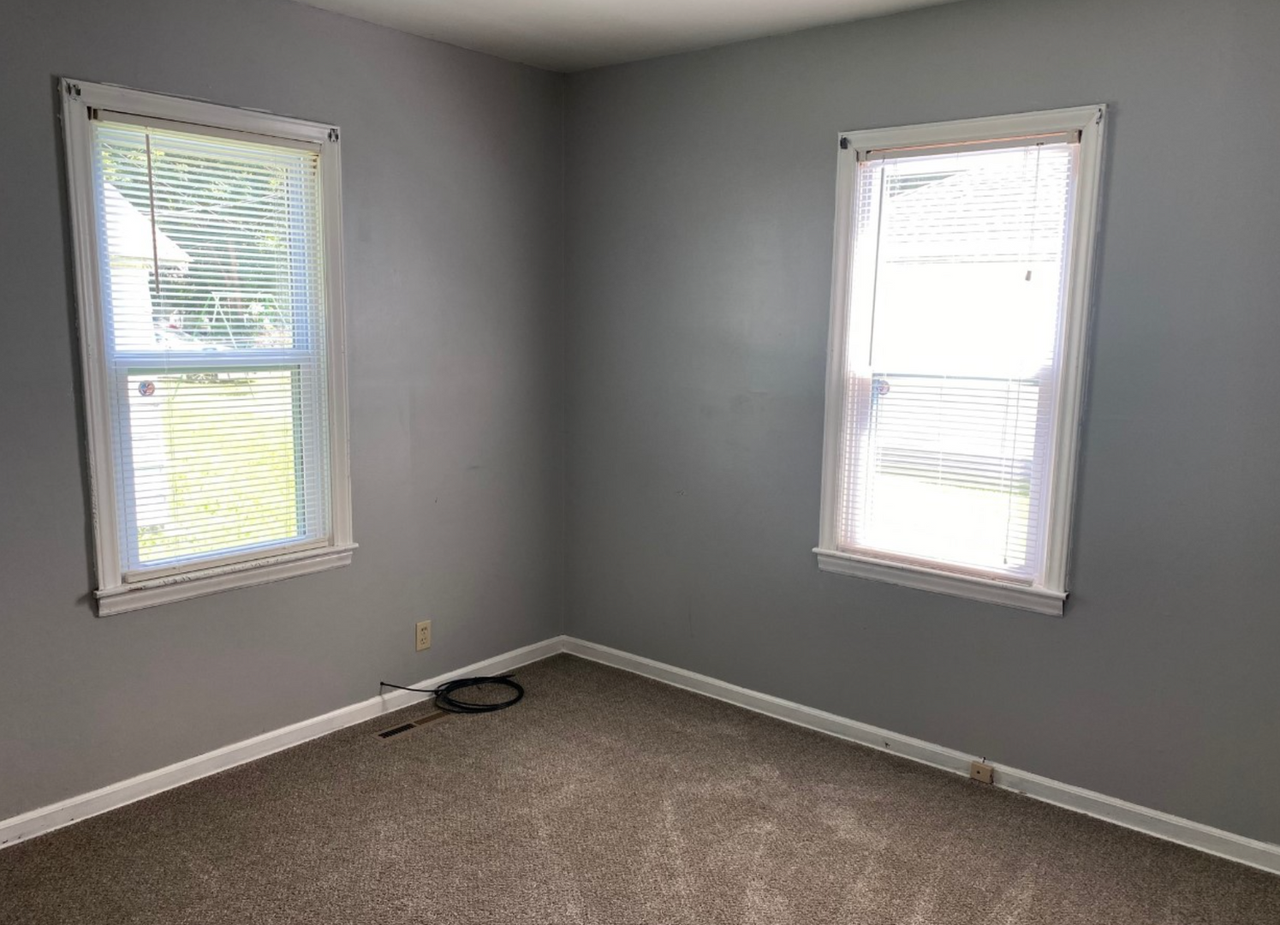 902 N Grand St - Photo 6 of 12