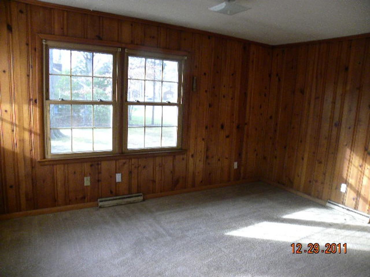 198 Cornell Dr - Photo 2 of 10