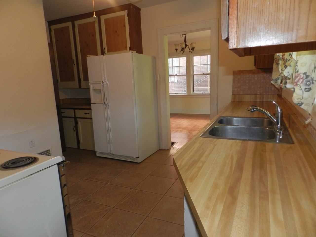 2112 Auburn St - Photo 3 of 7