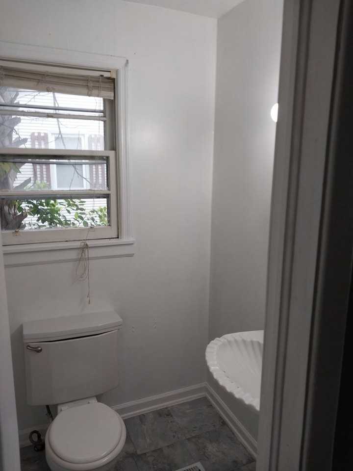 2304 Fleet St - Photo 2 of 9