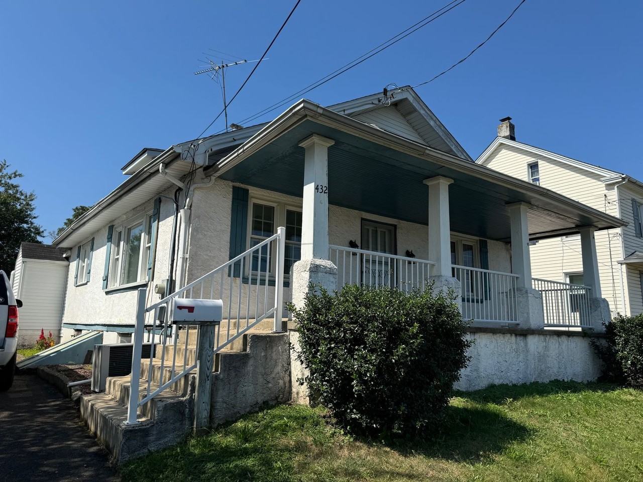 432 E Hancock St - Photo 2 of 18