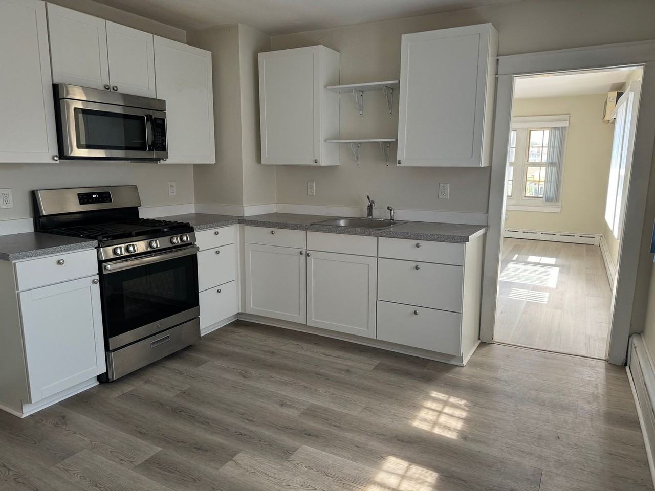 432 E Hancock St - Photo 3 of 18