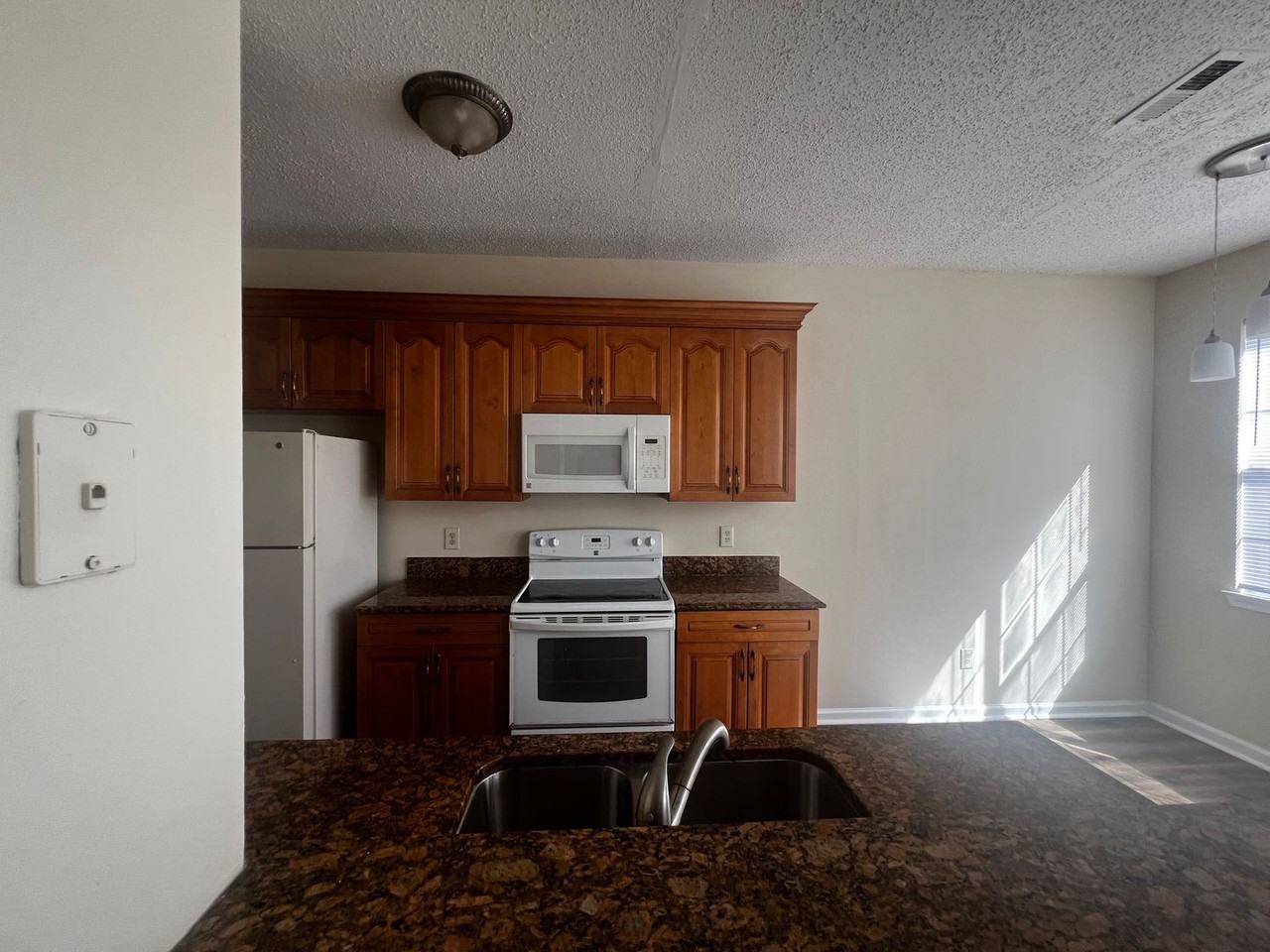 3205 Dunnebrook Dr - Photo 7 of 16