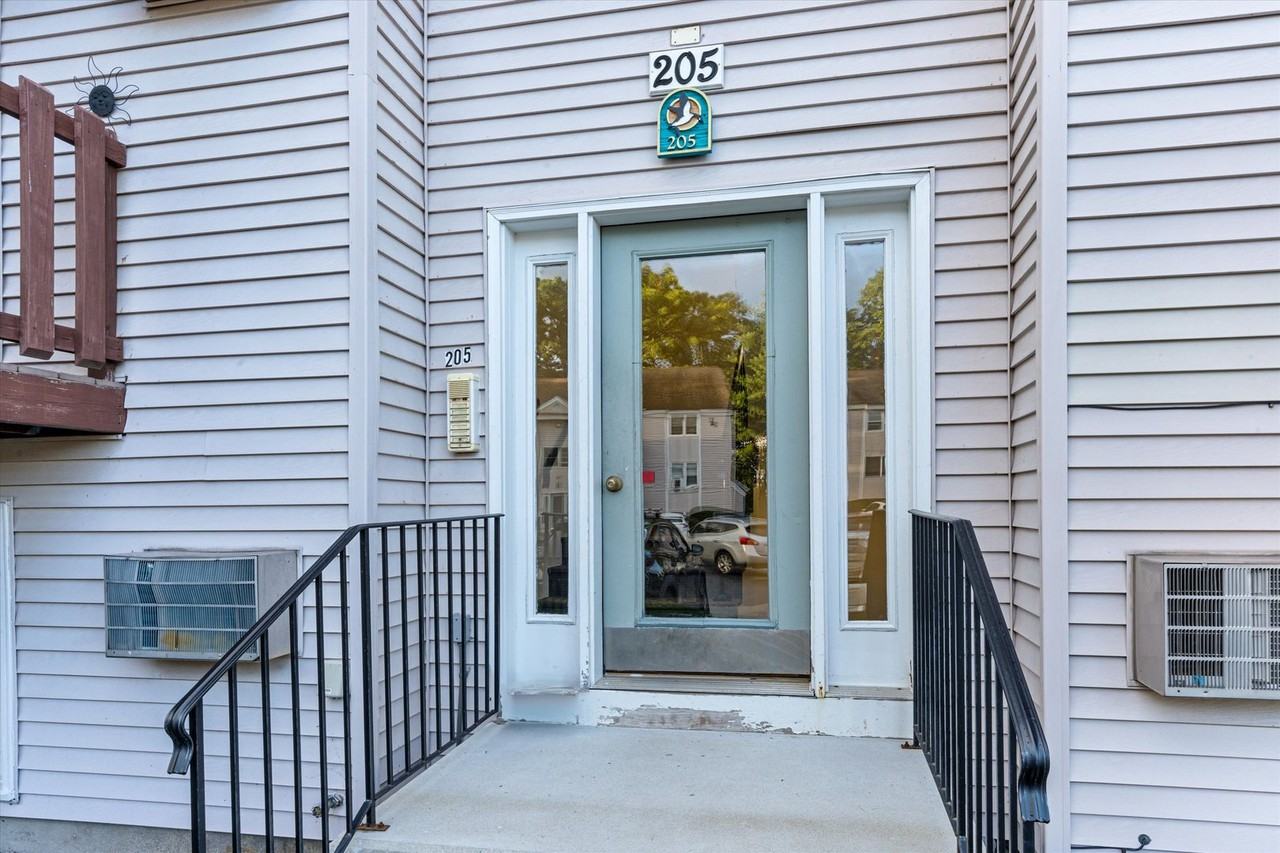 205 Circle Rd #E5 - Photo 3 of 25