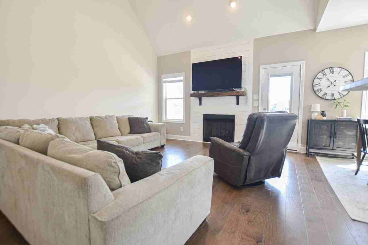 2273 Colston Dr - Photo 2 of 21