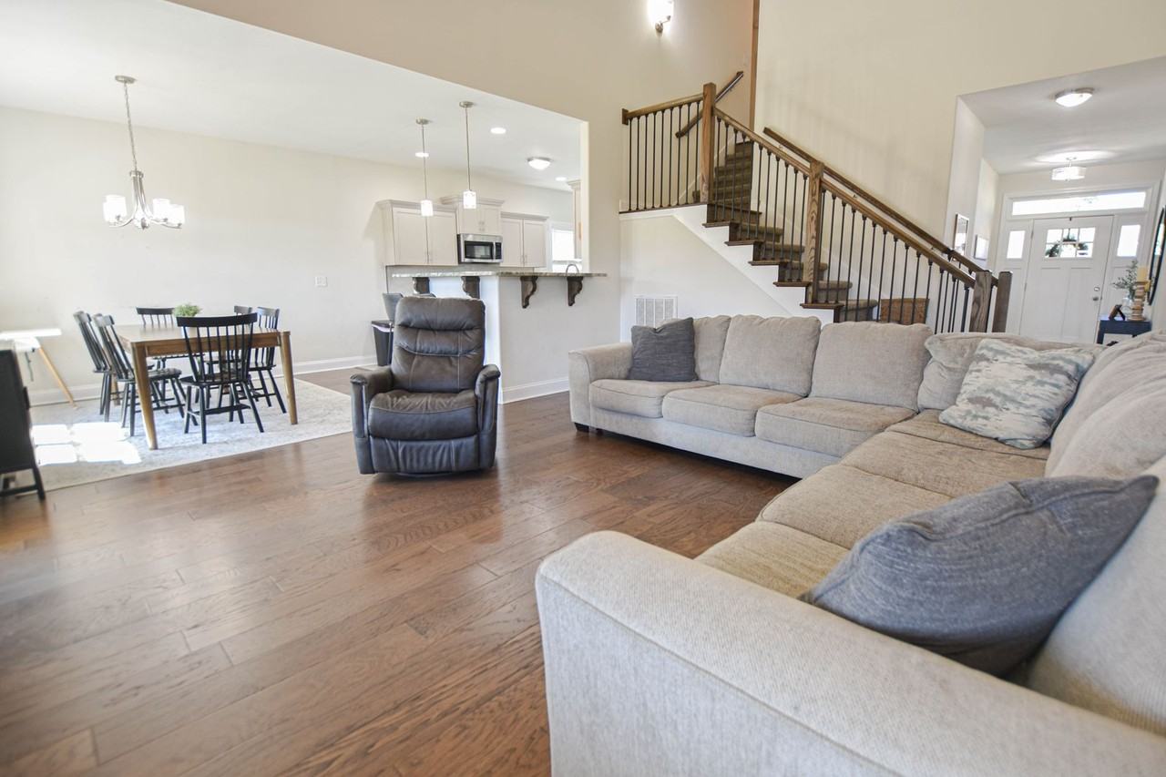 2273 Colston Dr - Photo 4 of 21