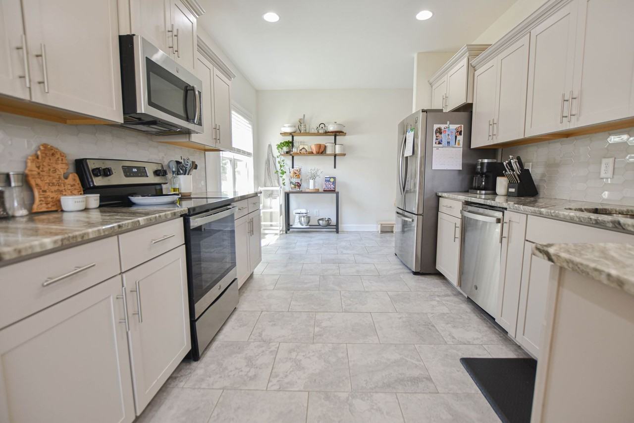 2273 Colston Dr - Photo 5 of 21