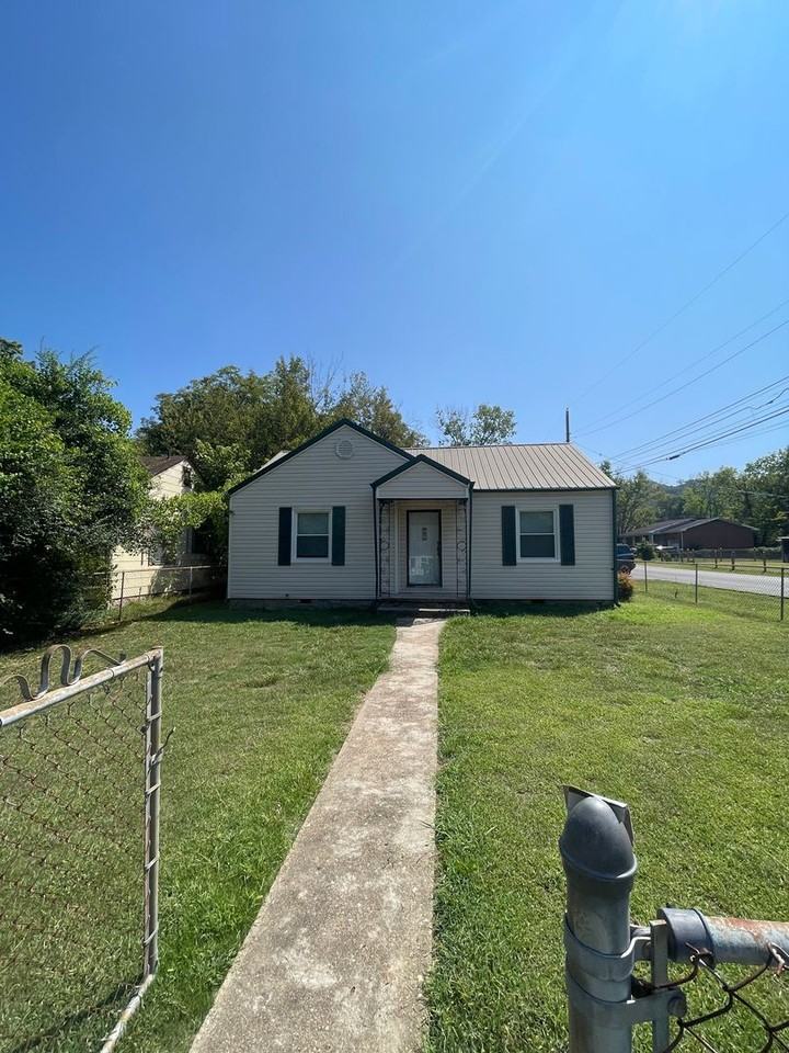 1112 Lee Ave - Photo 2 of 18