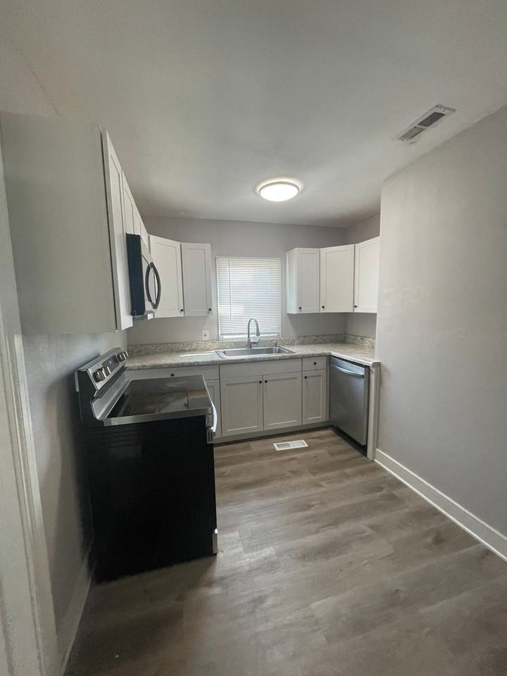 1112 Lee Ave - Photo 6 of 18