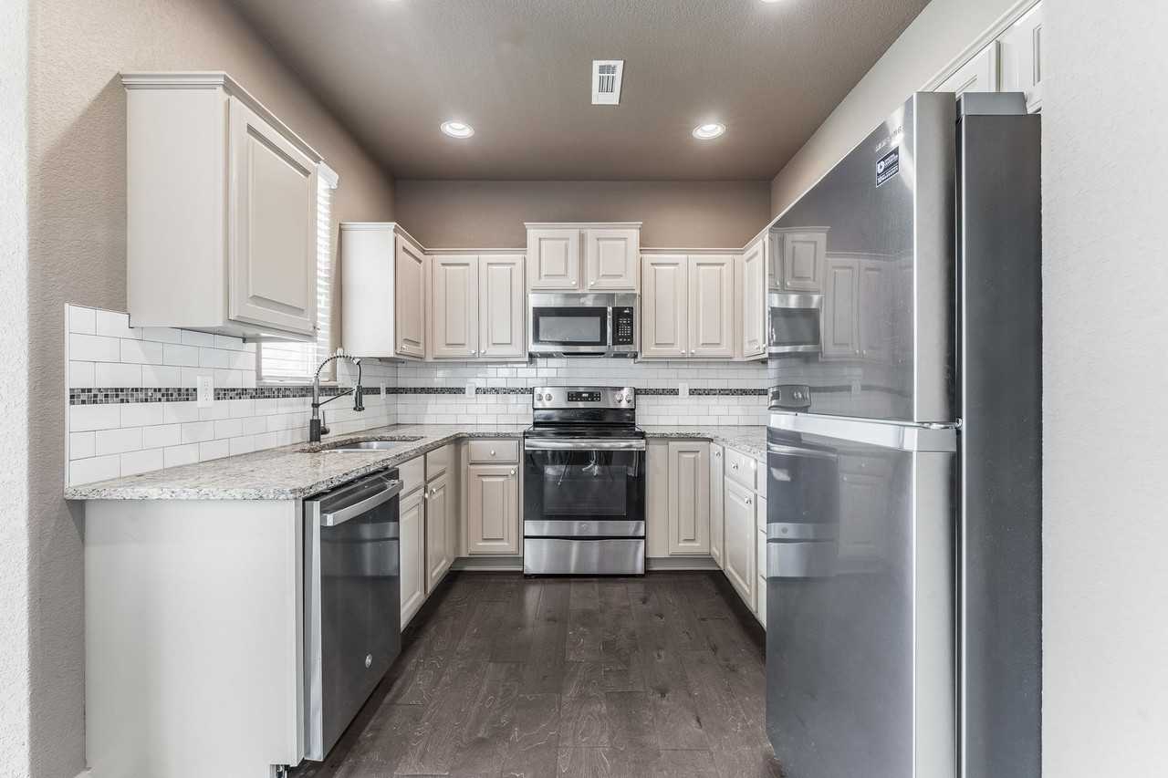 3814 Sw Peachwood Dr - Photo 4 of 23