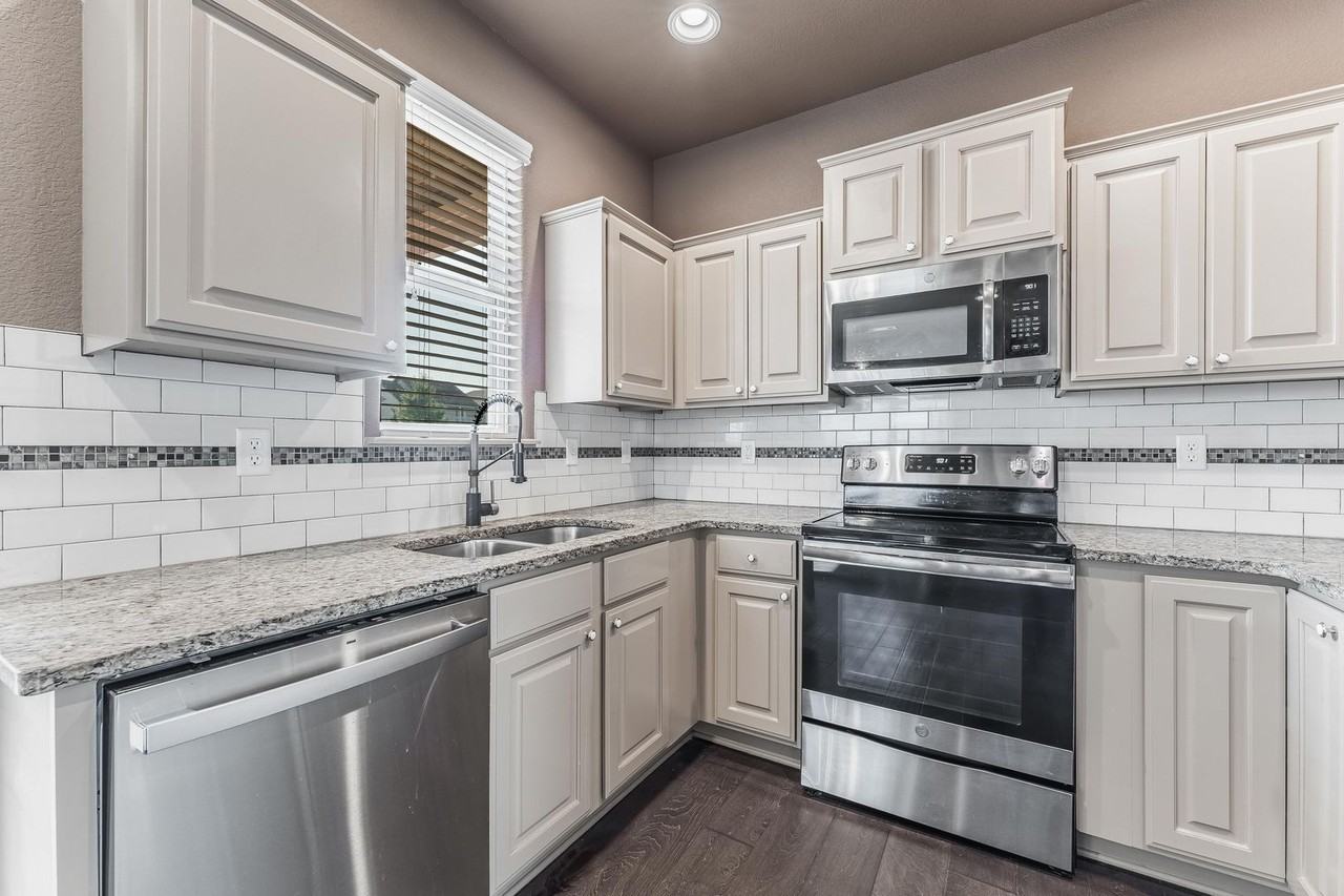 3814 Sw Peachwood Dr - Photo 5 of 23