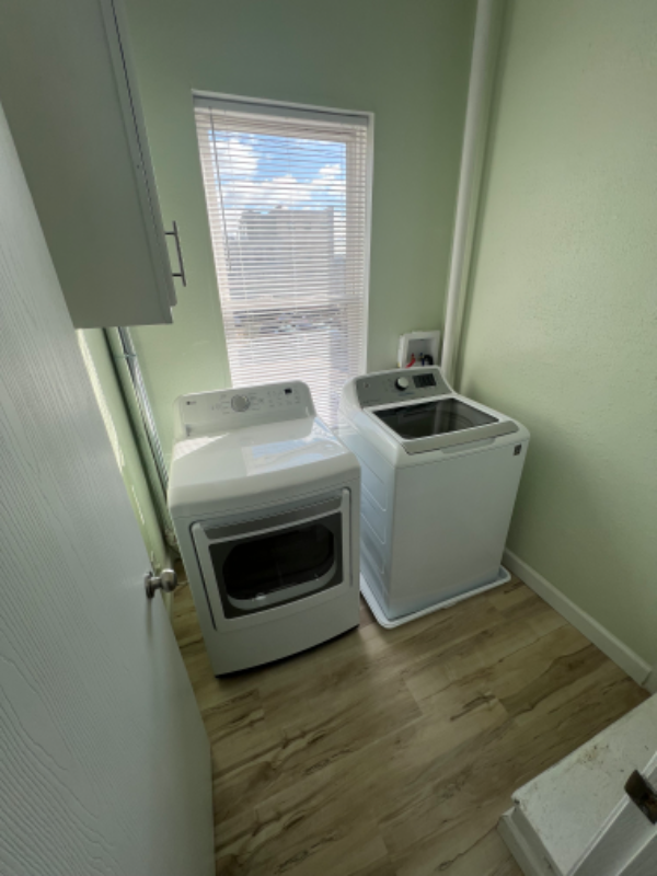 933 White St #1 - Photo 3 of 9