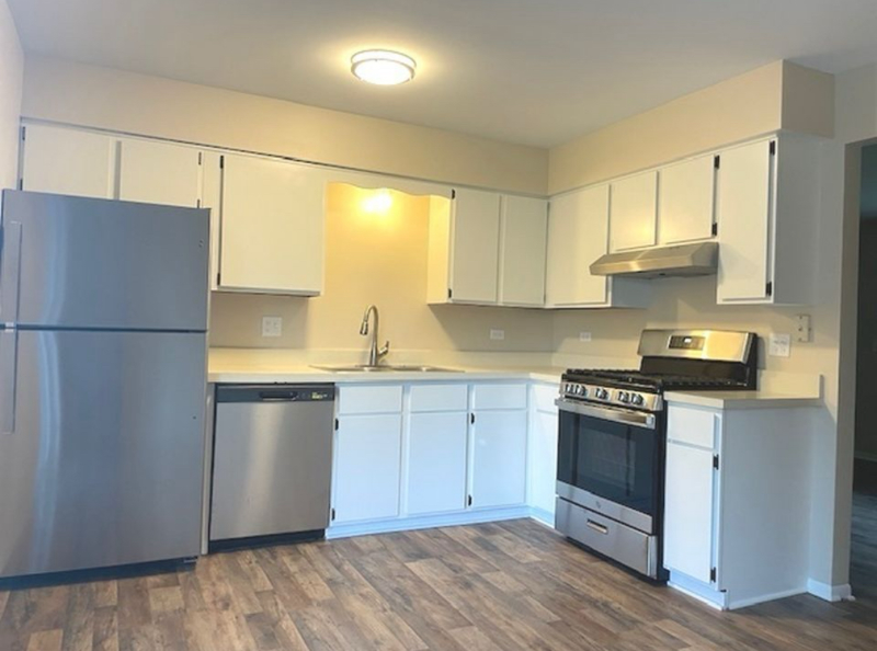 307 N State St - Photo 2 of 4