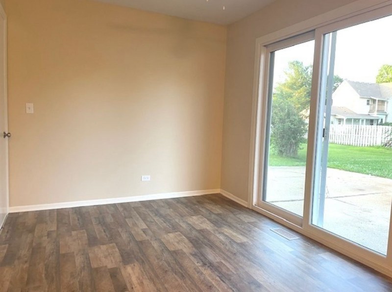 307 N State St - Photo 3 of 4
