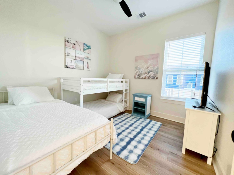 2423 103rd St - Photo 5 of 12