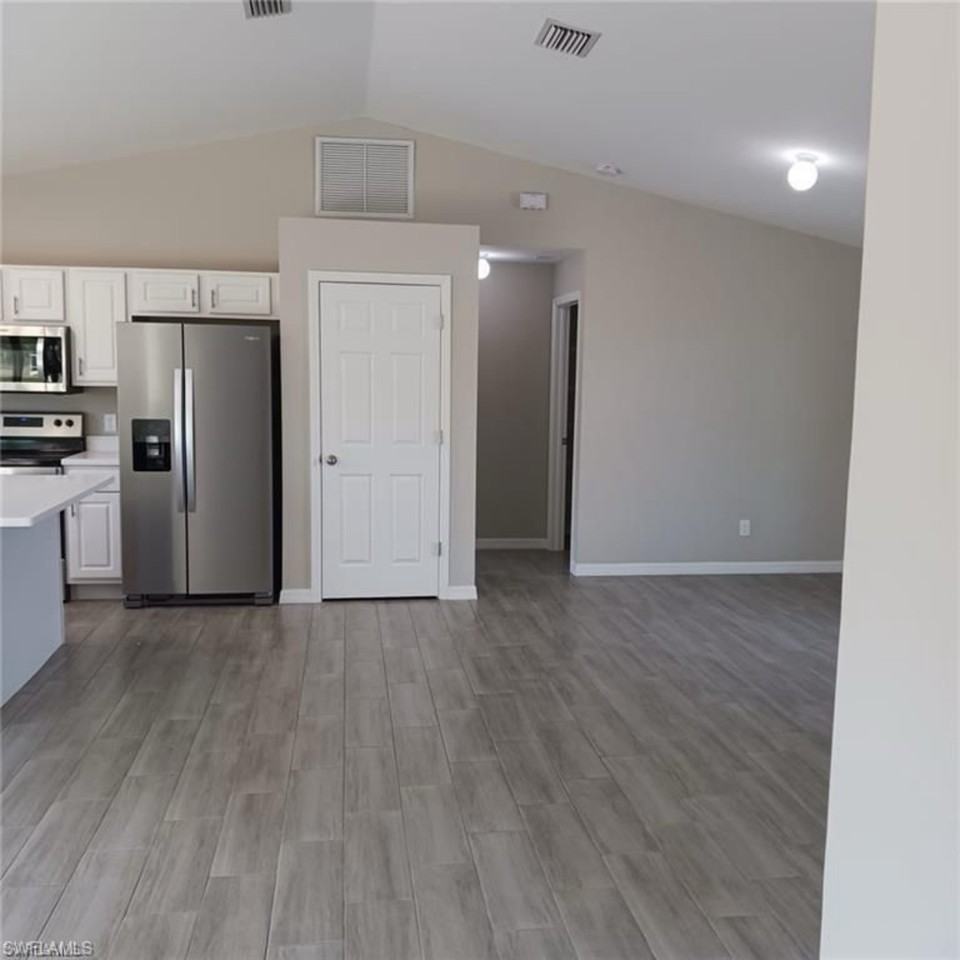 1019 Winters St E #NA - Photo 2 of 6