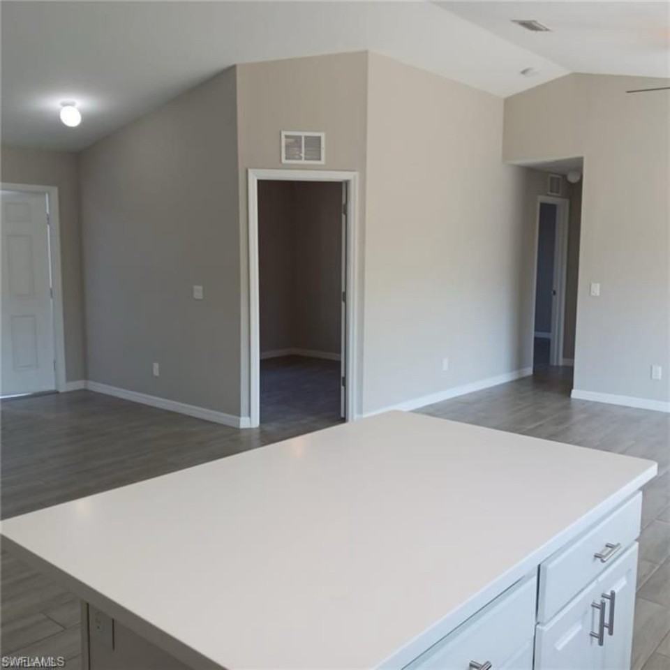 1019 Winters St E #NA - Photo 4 of 6
