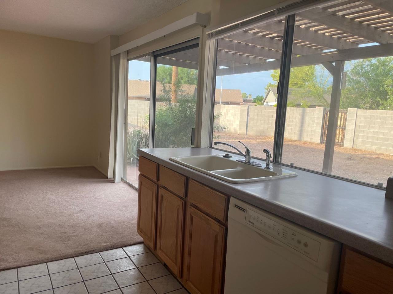 7390 North Heathcliff Avenue - Photo 3 of 9