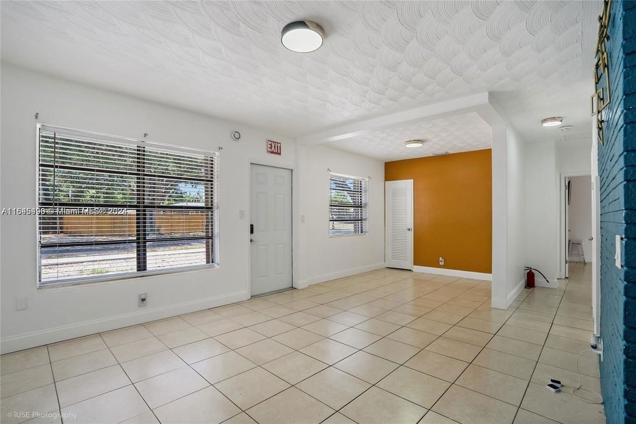 2406 N 28th Ave - Photo 2 of 8