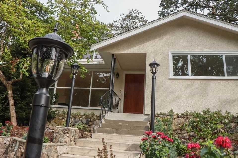 536 Lotbiniere Avenue - Photo 4 of 32