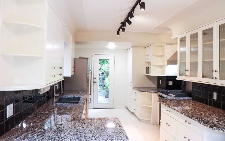 536 Lotbiniere Avenue - Photo 7 of 32