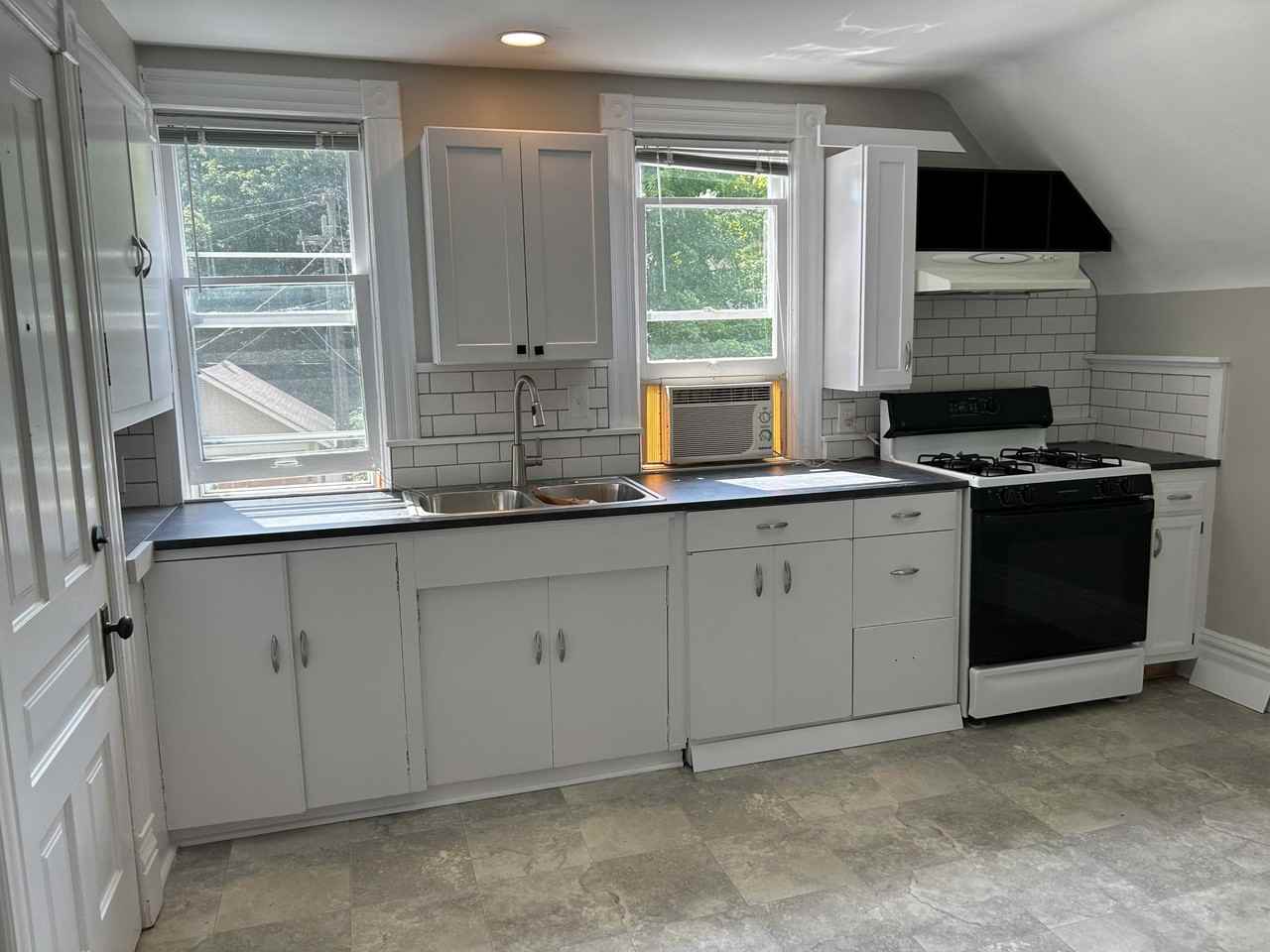 546 Lyon St Ne #2UPPER - Photo 5 of 7