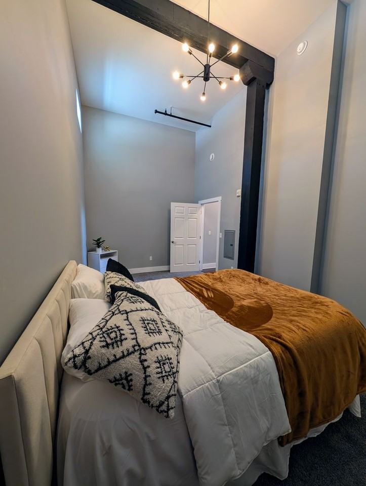 New South Side Apartments at 905 Bingham - Photo 6 of 24