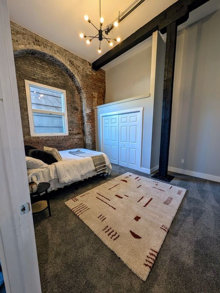 New South Side Apartments at 905 Bingham - Photo 7 of 24