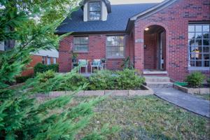 featured image of 300 S Valentine St #1