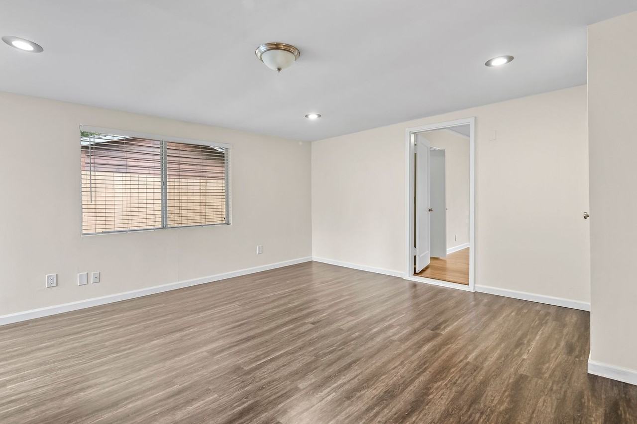 9520 Sw Cypress St - Photo 4 of 43