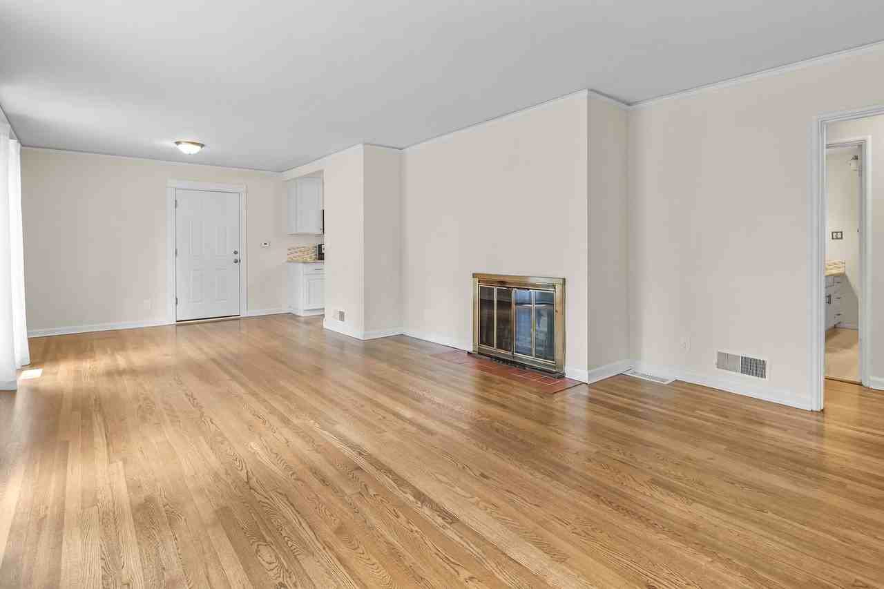 9520 Sw Cypress St - Photo 5 of 43