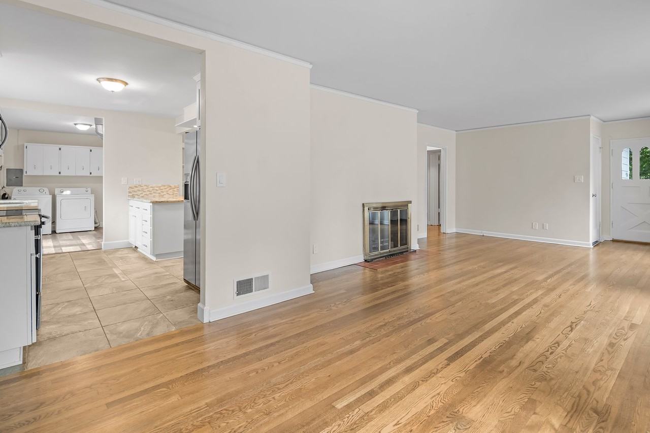 9520 Sw Cypress St - Photo 7 of 43