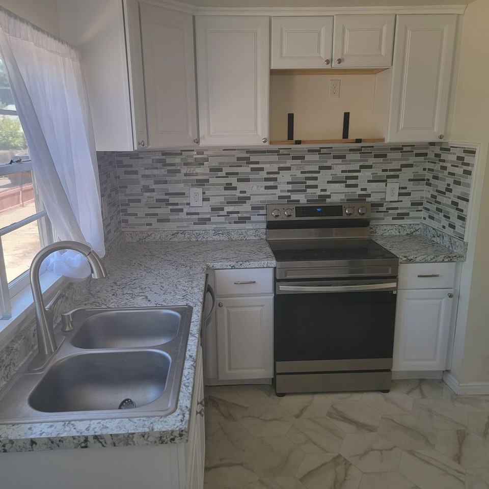 297 S 500 W - Photo 4 of 14