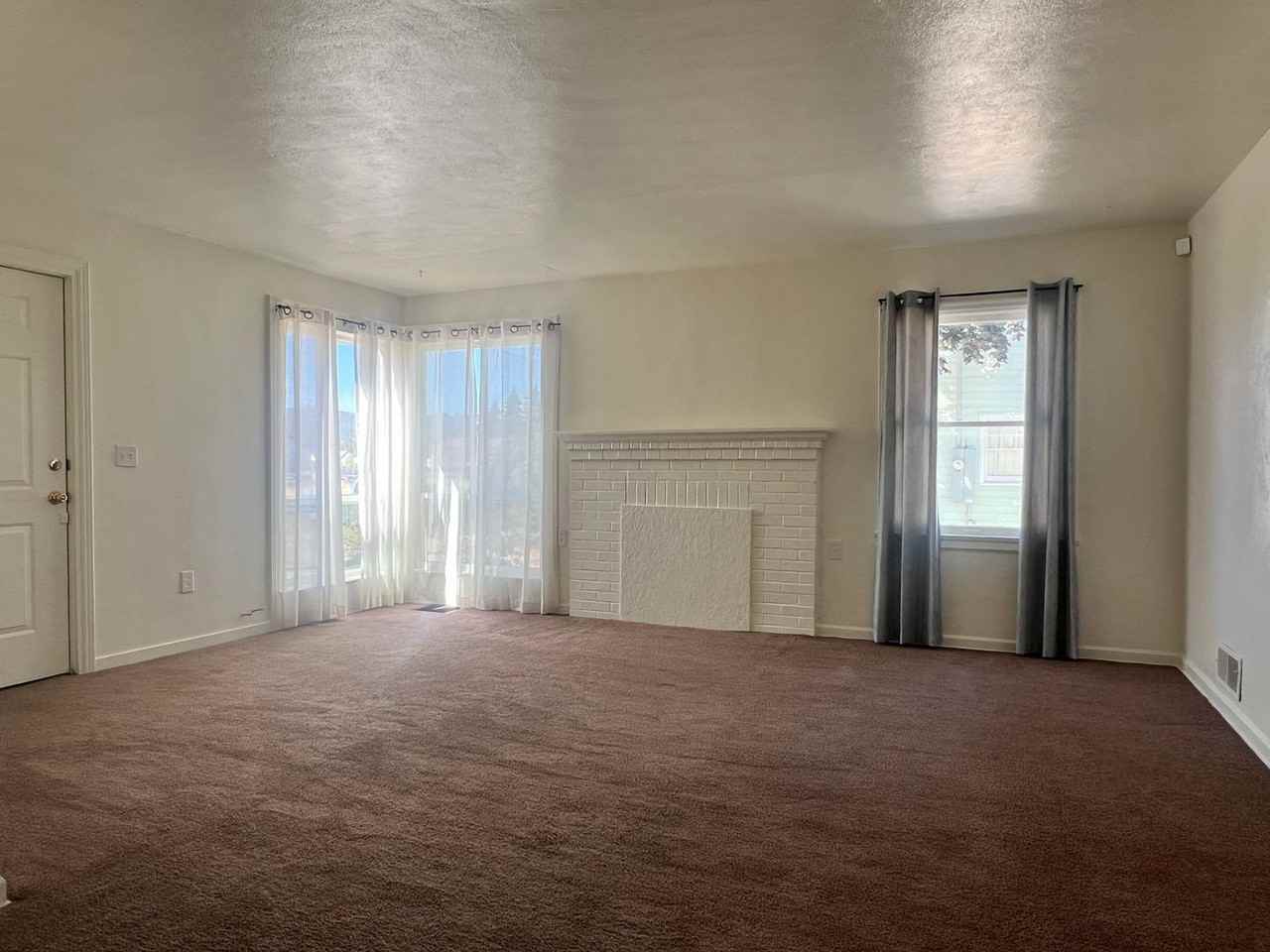 155 W Ash St - Photo 3 of 16