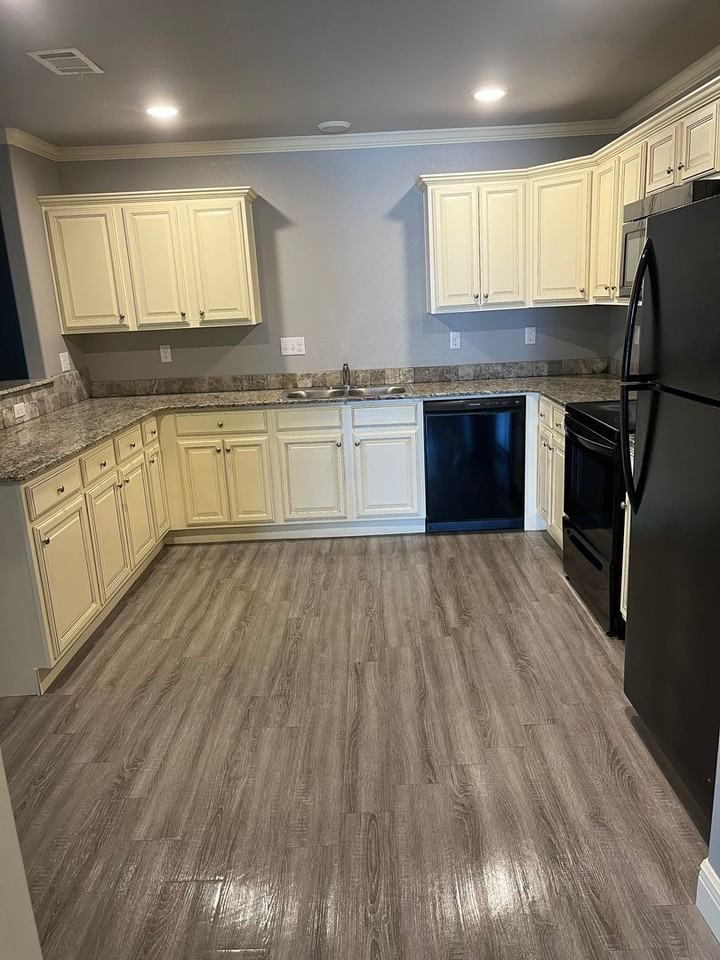 9106 Chanel Pl - Photo 2 of 11