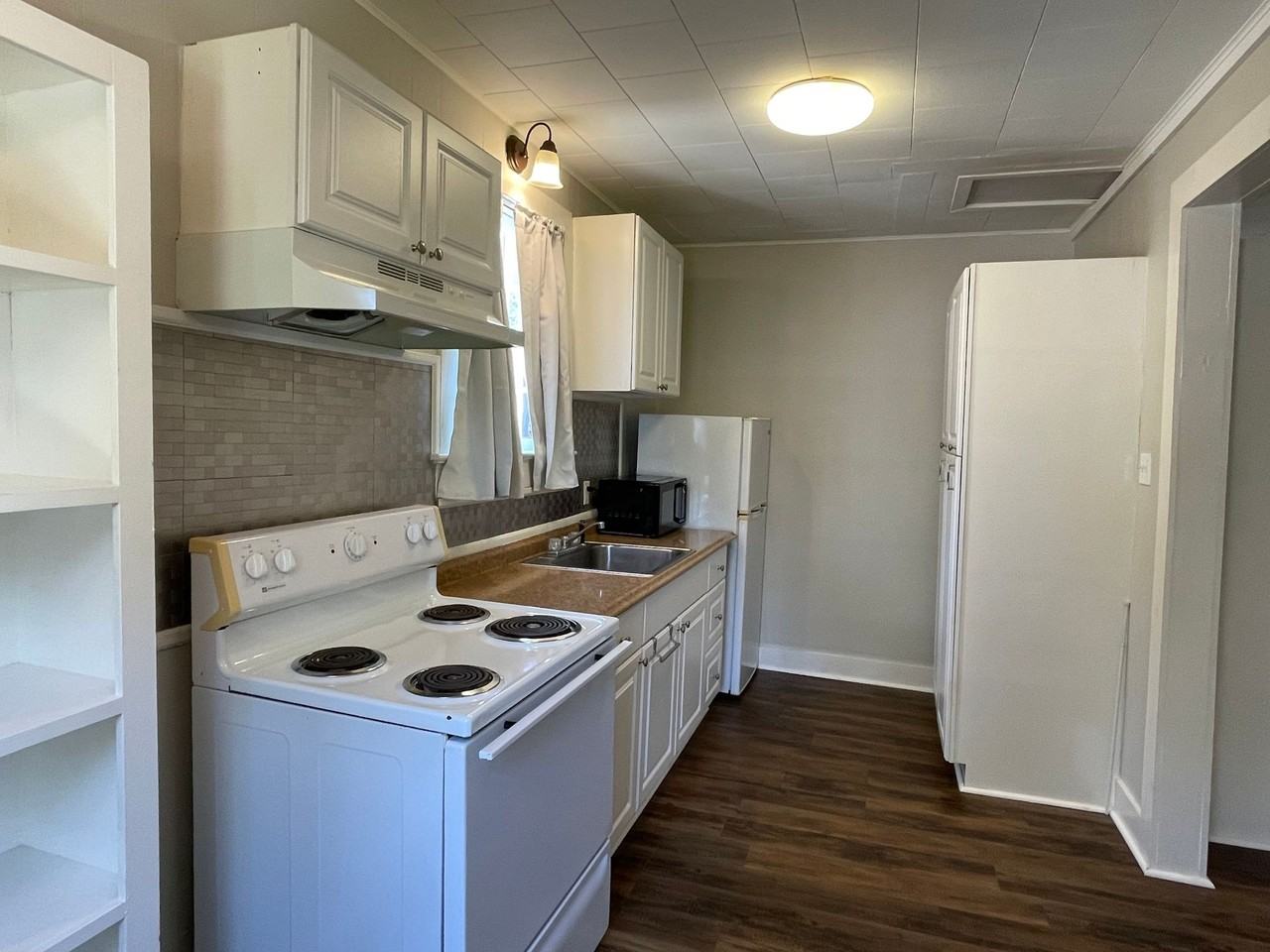 Garden District Studio Apartment Available for Rent - Photo 3 of 6