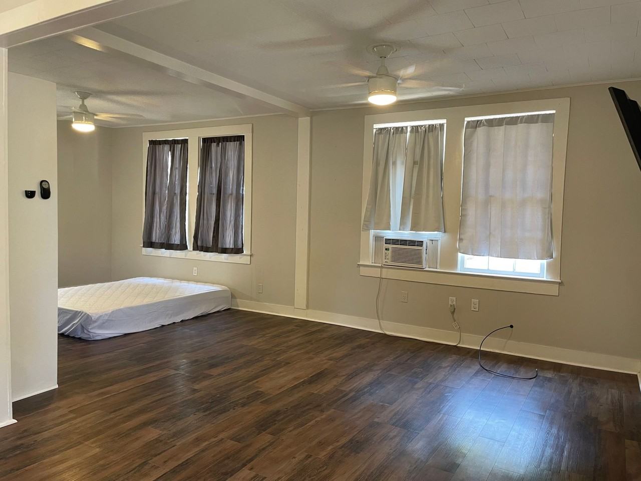 Garden District Studio Apartment Available for Rent - Photo 4 of 6