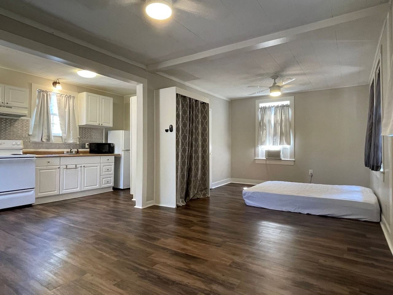 Garden District Studio Apartment Available for Rent - Photo 5 of 6