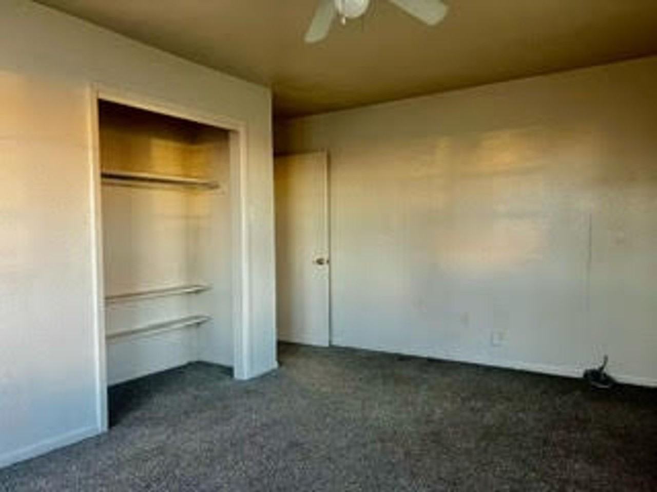 594 N Harbin Dr - Photo 3 of 6