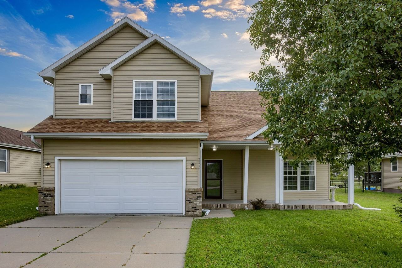 2227 Logan Dr - Photo 2 of 24