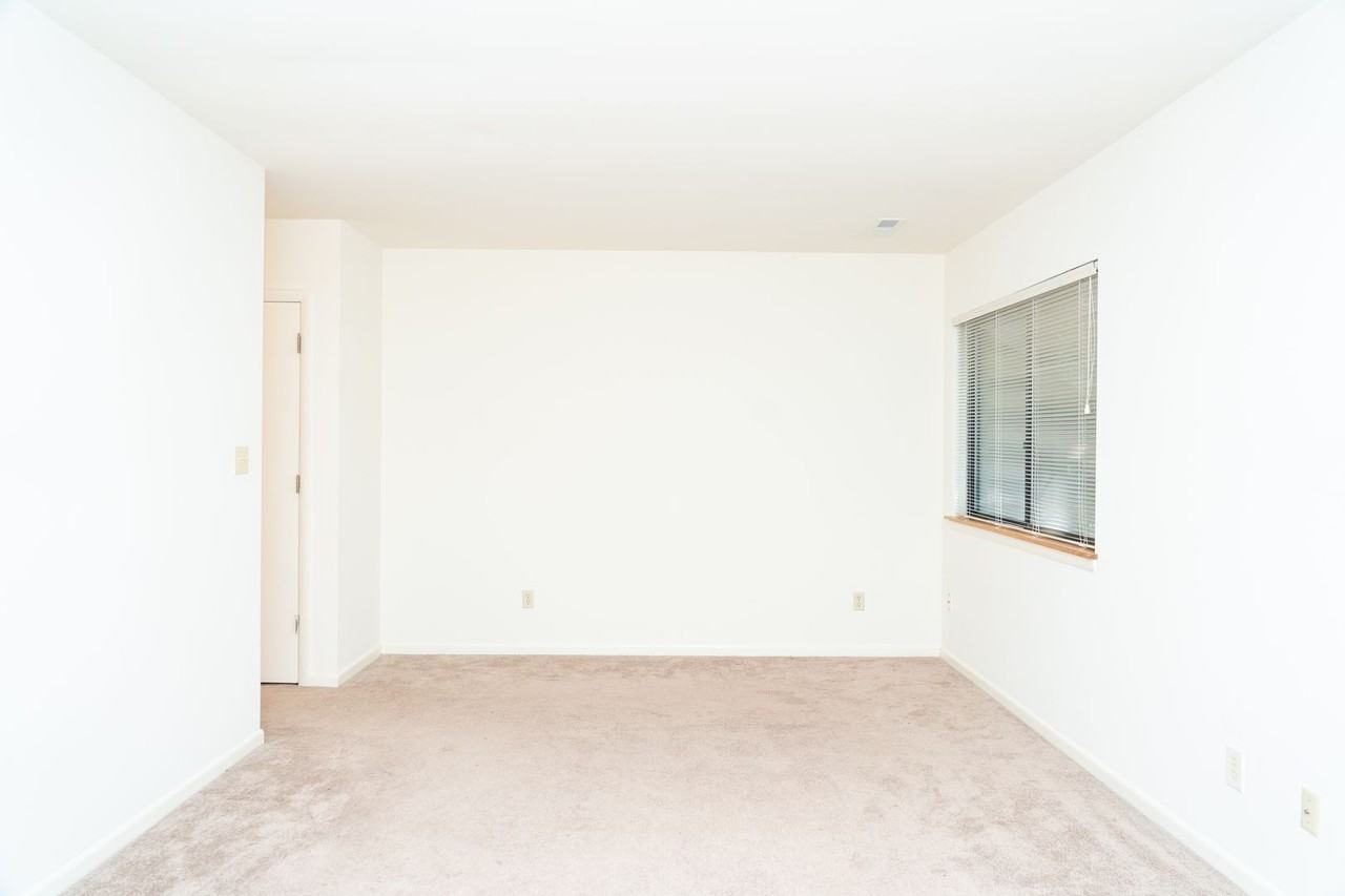 127 Blithe Ct - Photo 5 of 50