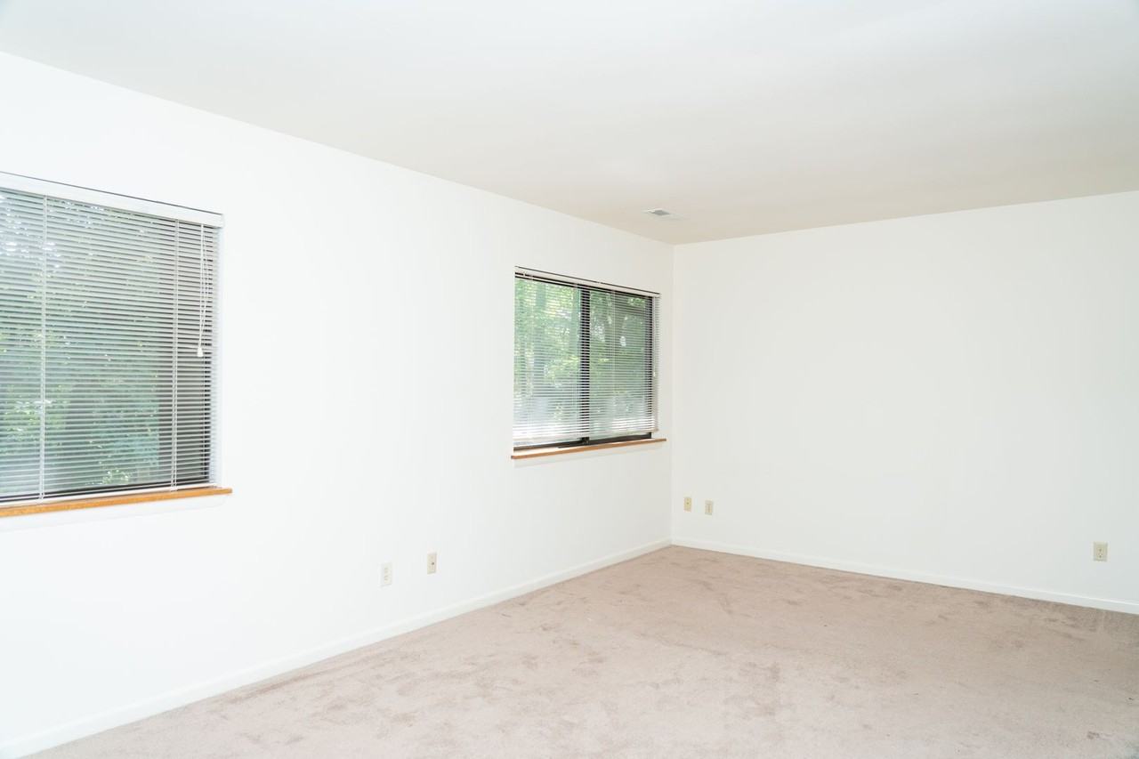 127 Blithe Ct - Photo 7 of 50