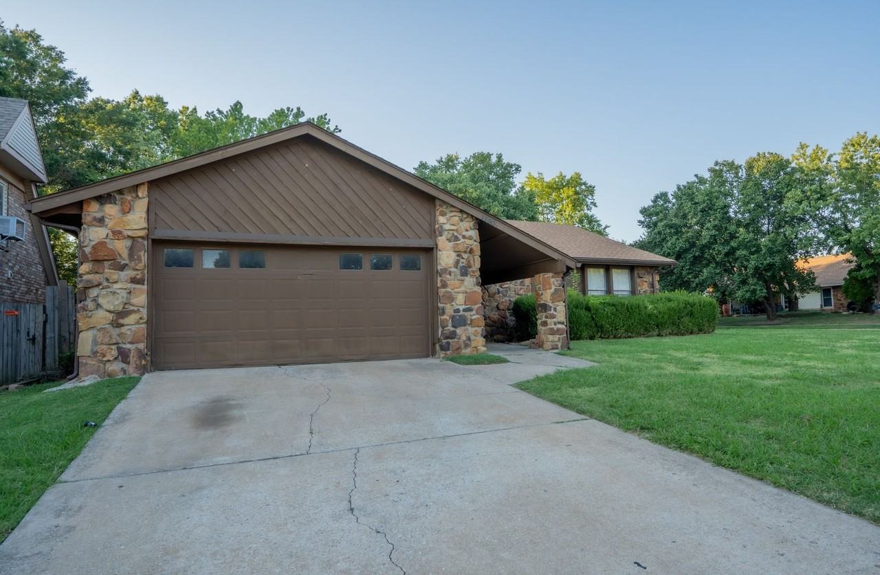 1100 W Queens St - Photo 2 of 18