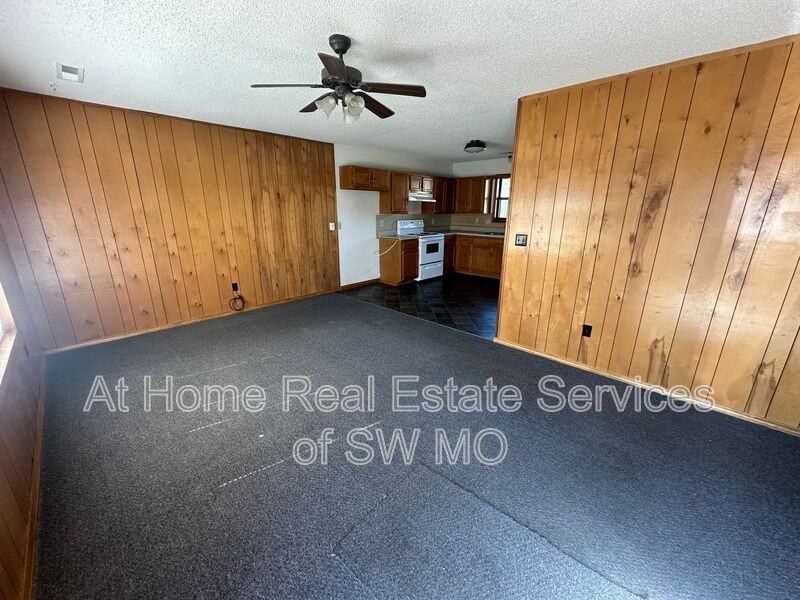 327 W Elm St #A - Photo 2 of 6
