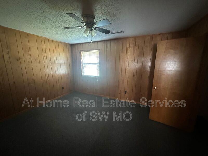 327 W Elm St #A - Photo 4 of 6