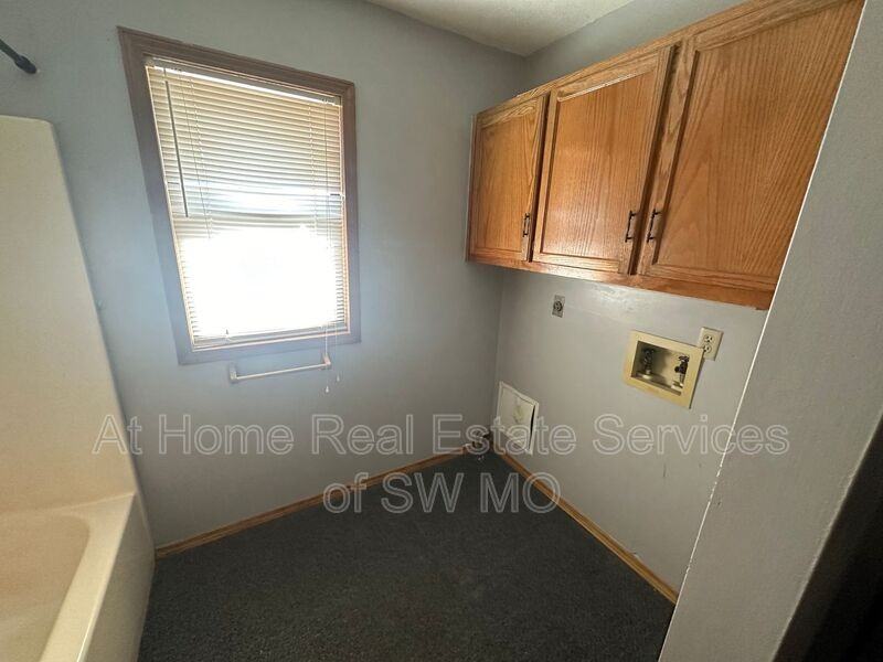 327 W Elm St #A - Photo 5 of 6