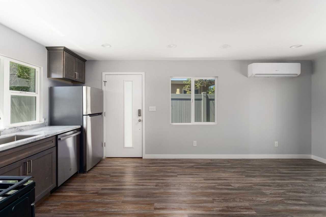 5124 Los Robles Dr - Photo 3 of 9