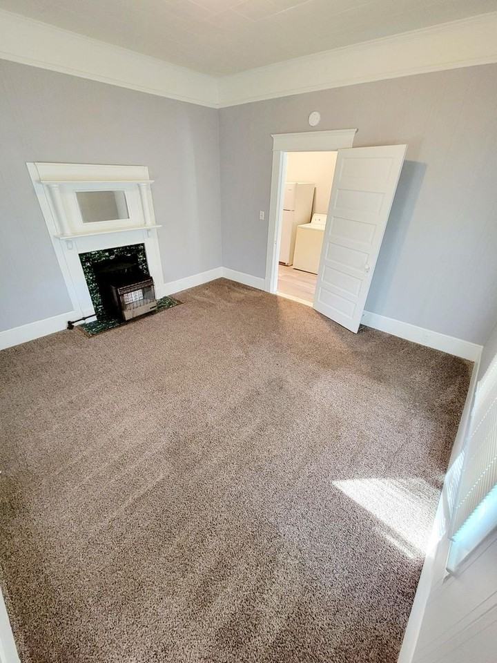 633 Tucker St - Photo 5 of 9