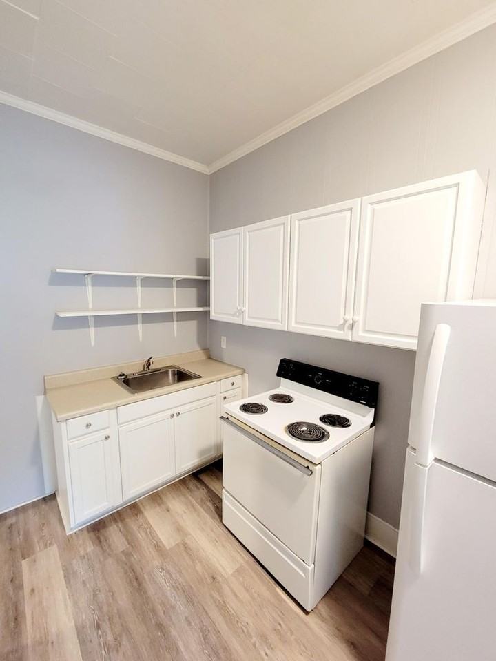 633 Tucker St - Photo 4 of 9