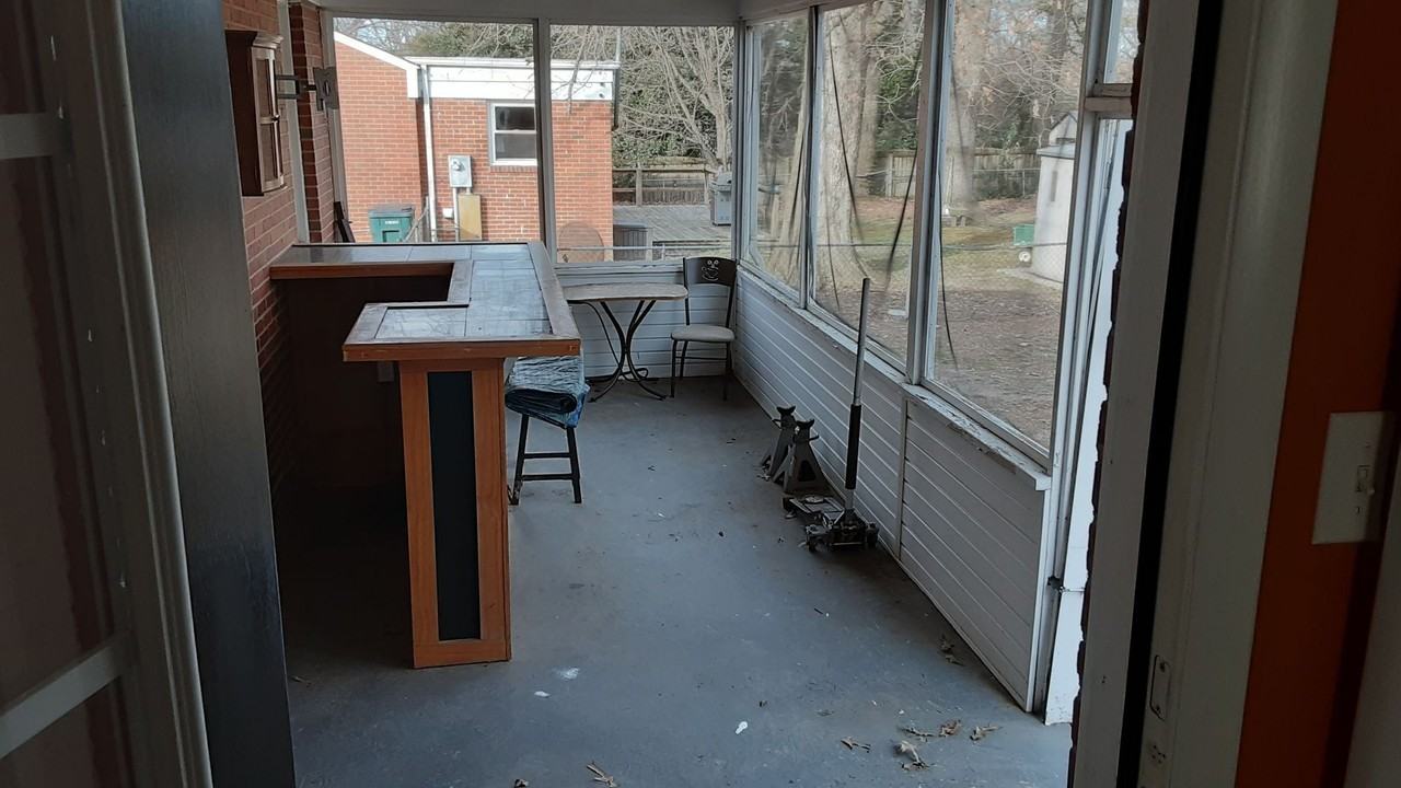 2213 Mendota Dr - Photo 3 of 17
